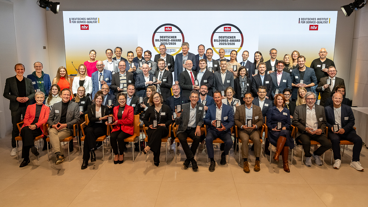 Gruppenbild der NTV- Bildungspreisverleihung